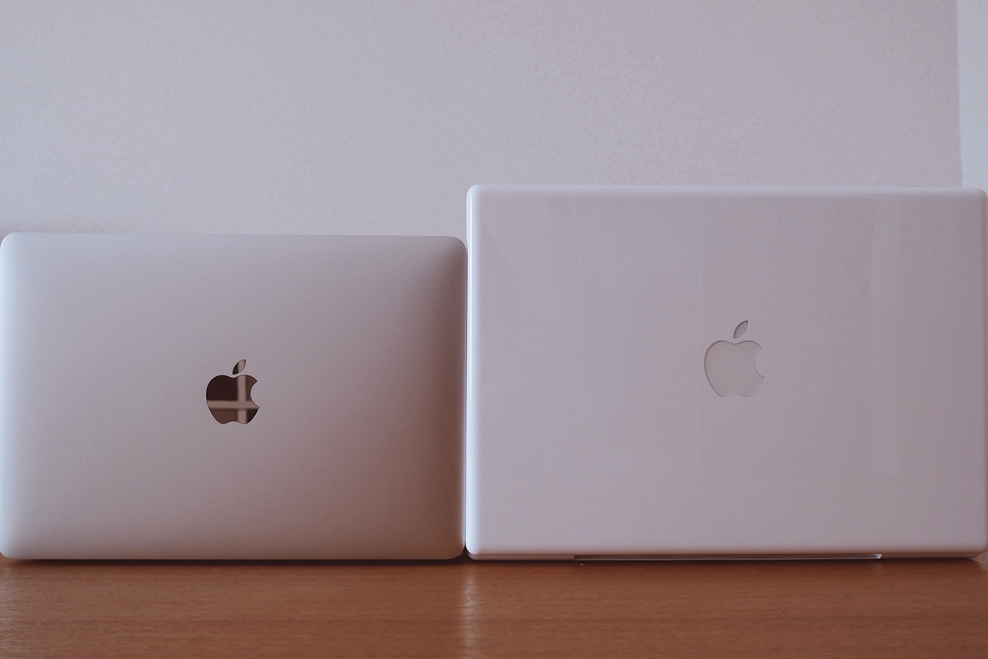 とても昔のMacBookと新MacBook